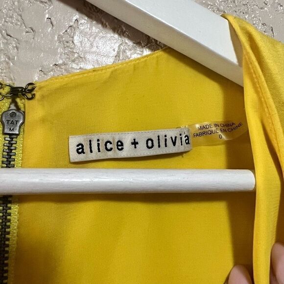 Alice + Olivia Women's Yellow Back Zip Sleeveless V-Neck Mini Dress Size 0 lined - Picture 4 of 6